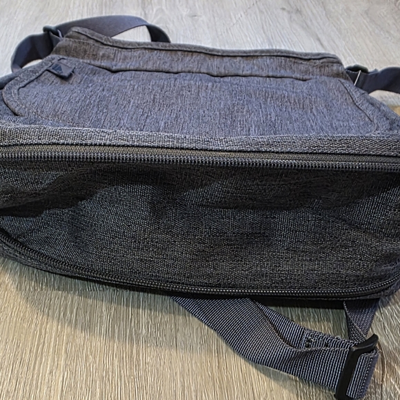 L.L. Bean Boundless Expandable Crossbody Bag Purse Tote 10 X 10 - Picture 5 of 8